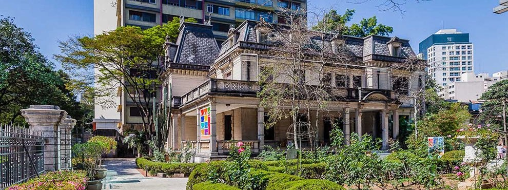 Construído em 1935, é um dos casarões preservados da Paulista e recebe visitas desde 1991. (Foto/Reprodução: Casa das Rosas)